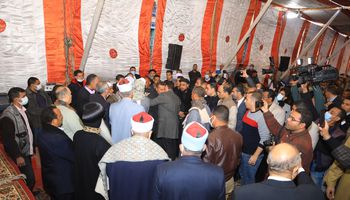 محافظ سوهاج ومدير الأمن يشهدان مراسم الصلح بين عائلات "الشكالوة" و"جريس" و"آل عتمان"