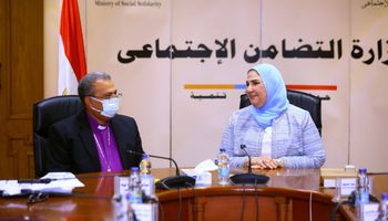 وزيرة التضامن الاجتماعي ورئيس الطائفة الإنجيلية بمصر