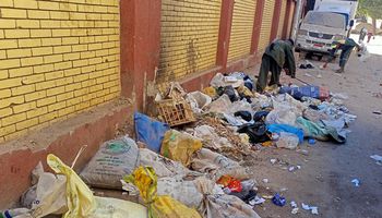 إزالة القمامة من أمام المدارس