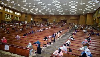 ٦٧ ألف طالبة وطالبة بجامعة سوهاج يواصلون أداء امتحاناتهم وسط اجراءات احترازية مشددة