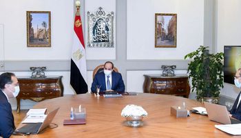 اجتماع الرئيس مع رئيس الوزراء ووزير الاتصالات 