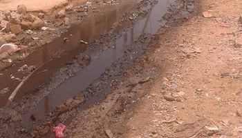 مياه الصرف الصحي تغرق شوارع بعض القرى 