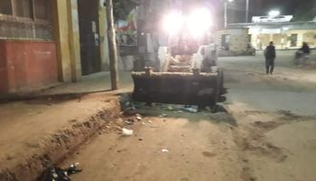 حملات ليلية مكثفة للنظافة ورفع المخلفات بمدينة دسوق