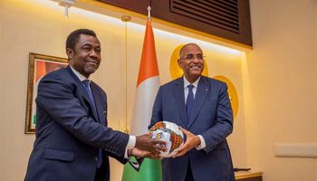  السكرتير العام للاتحاد الإفريقي مع رئيس الوزراء الإيفواري 