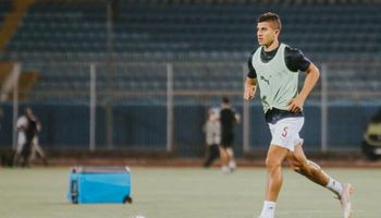 لاعبي الزمالك اثناء الأحماء