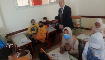 محافظ كفر الشيخ يتابع انتظام العملية التعليمية ووكيل التعليم ينذر مدير مدرسة