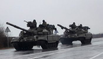 القوات البرية الروسية تدخل أوكرانيا