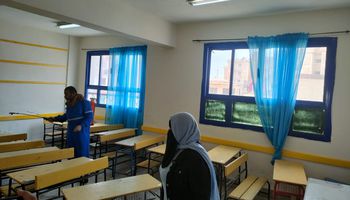 تطهير وتعقيم المدارس 