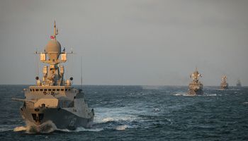 روسيا تجري مناورات حربية في بحر قزوين