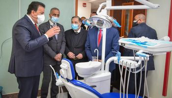 عبد الغفار يتفقد المركز التخصصي لطب الأسنان