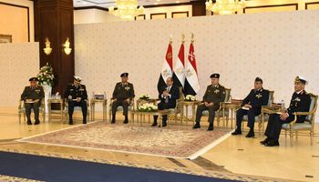 الرئيس السيسي مع قادة القوات المسلحة