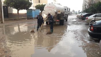 رفع مياه الأمطار بمدن وقرى كفر الشيخ واستمرار أعمال النظافة ورفع كفاءة الإنارة 