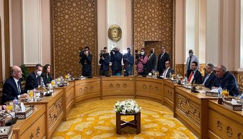 جلسة مباحثات ثنائية بين وزيري خارجية مصر واليونان
