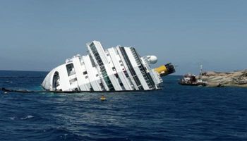 إنقاذ سفينة لبنانية من الغرق