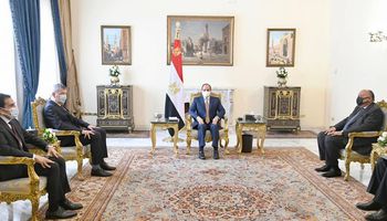 الرئيس السيسي خلال اجتماعه مع المفوض العام لوكالة الأمم المتحدة لإغاثة اللاجئين الفلسطينيين