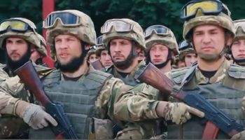 مجموعة من عناصر كتيبة "آزوف" الأوكرانية