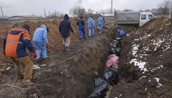مقابر جماعية في اوكرانيا 