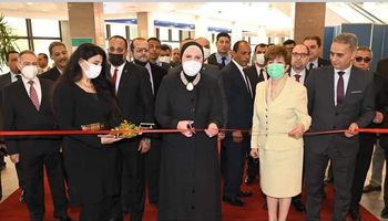 وزيرة التجارة والصناعة اثناء افتتاح معرض القاهرة الدولى 
