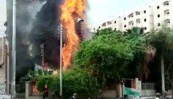 السيطرة على حريق نشب بالهيش المحيط بمدرسة سيدي عمر الابتدائية بقنا