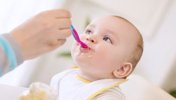 7 أطعمة صحية لطفلك في مرحلة الرضاعة 