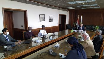 وزير الري يلتقى السكرتير التنفيذي لمجلس وزراء المياه الأفارقة لبحث التحديات المائية