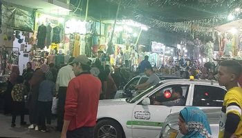 زحام وتكدس بشوارع المنيا لشراء ملابس العيد 