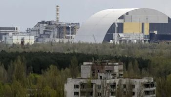 صورة للغطاء الفولاذي الذي سيغطي محطة تشيرنوبل