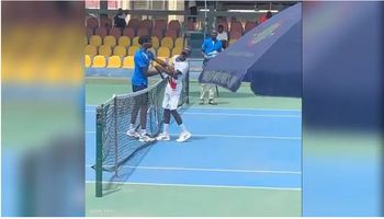 لاعب تنس يصفع خصمه