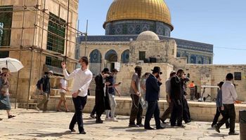 إسرائليون يقتحمون باحات المسجد الأقصى