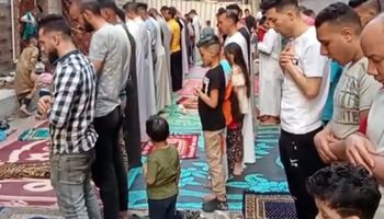 أهالي المنيا يؤدون صلاة العيد