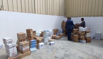 ضبط كميات من الأدوية والسرنجات ووحدات نقل محاليل بمحل عطارة بكفر الشيخ