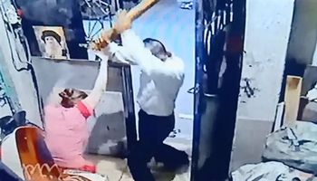 فيديو ضرب سيدة في الشرابية بشومة