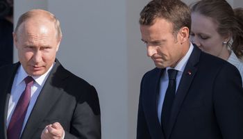 الرئيس الروسي فلاديمير بوتين ونظيره الفرنسي 