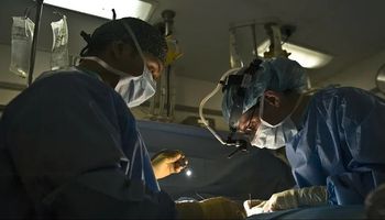 عملية معقد نفذها جراحون سعوديون 