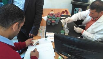 كشف مفاجئ عن المخدرات لموظفي ديوان عام محافظة مطروح 