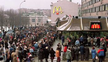 ماكدونالدز أول يوم افتتاح في روسيا