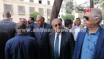 وزير الخارجية وعمرو موسى أثناء تشييع جثمان صلاح منتصر من عمر مكرم
