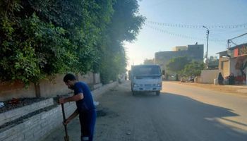 حملات نظافة مكثفة ورفع كفاءة الإنارة بشوارع مركز بيلا بكفر الشيخ 