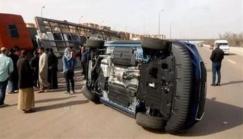 إصابة 4 أشخاص في حادث انقلاب سيارة بطريق الضبعة الإقليمي