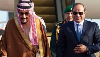 الملك سلمان وولي العهد السعودي يعزيان السيسي