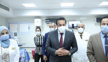 "عبد الغفار" يتفقد مستشفى السادات المركزي ويوجه برفع كفاءته