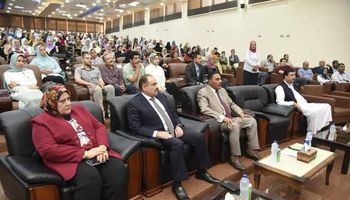 محافظ مطروح يشهد المحاضرة الطبية والعلمية لخبير جراحة المناظير بجامعة القاهرة 