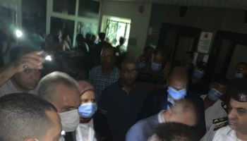 محافظ كفر الشيخ يتابع حريق بالمستشفى العام بسبب ماس كهربائي ونقل 11 حالة في عناية أخرى بالمستشفى ومستشفى مجاور