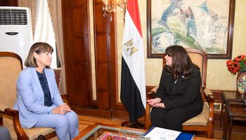 وزيرة الهجرة مع منسق الأمم المتحدة لدى مصر