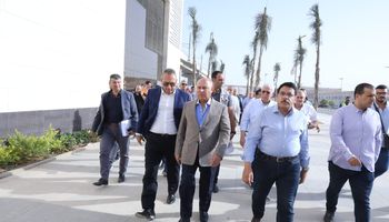 وزير النقل يتفقد محطة عدلي منصور