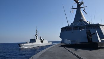 القوات البحرية المصرية والفرنسية تنفذان تدريباً بحرياً عابراً بنطاق الأسطول الشمالى 