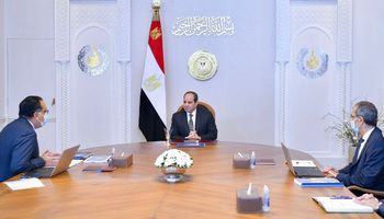 الرئيس السيسي مع رئيس الوزراء