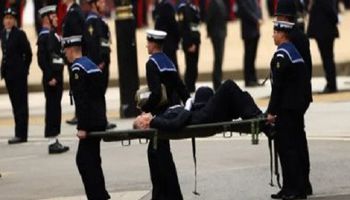 لحظة إغماء جندي بالبحرية الملكية