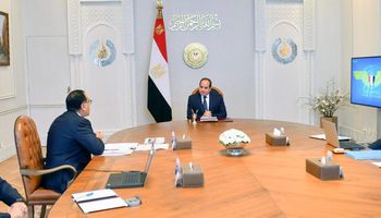 الرئيس السيسي يجتمع برئيس الوزراء ووزير الطيران