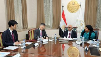 وزير التعليم مع السفير الياباني بالقاهرة